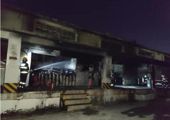爆炸后救援現(xiàn)場.JPG 爆炸后救援現(xiàn)場.JPG
