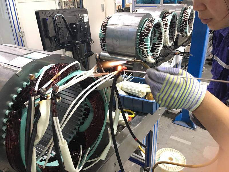 水燃料氫氧機(jī)漆包線焊接.jpg 水燃料氫氧機(jī)漆包線焊接.jpg